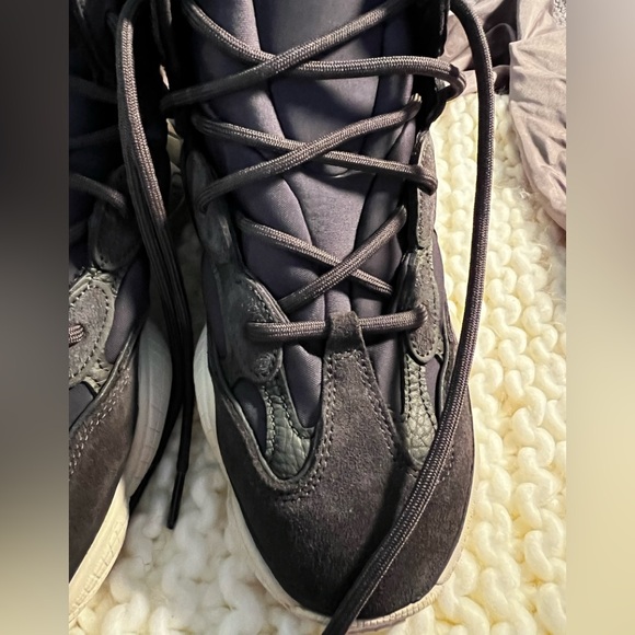 Size 7 gently worn, Slate gray YEEZY 500 High Sneakers - Picture 9 of 15